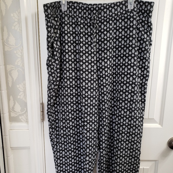 Drawstring pants - Picture 2 of 2
